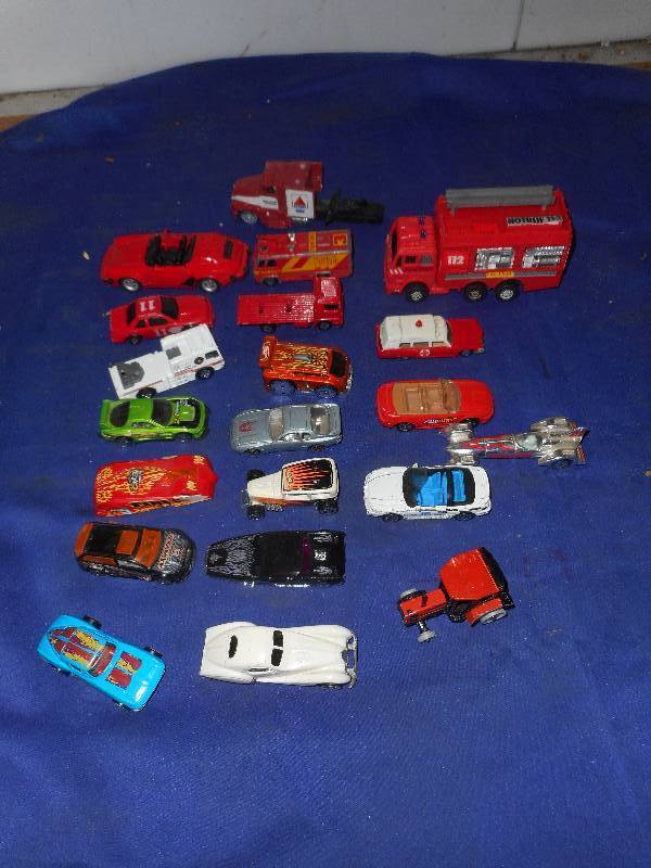 COLLECTIBLE CARS AND TRUCKS