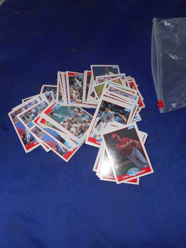 COLLECTIBLE BASEBALL CARDS
