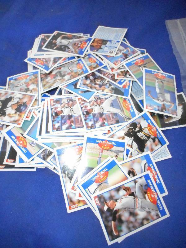 COLLECTIBLE BASEBALL CARDS