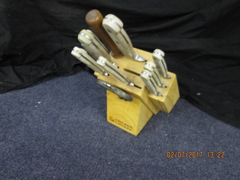 lot 4 image: Chicago Cutlery Knife Block...