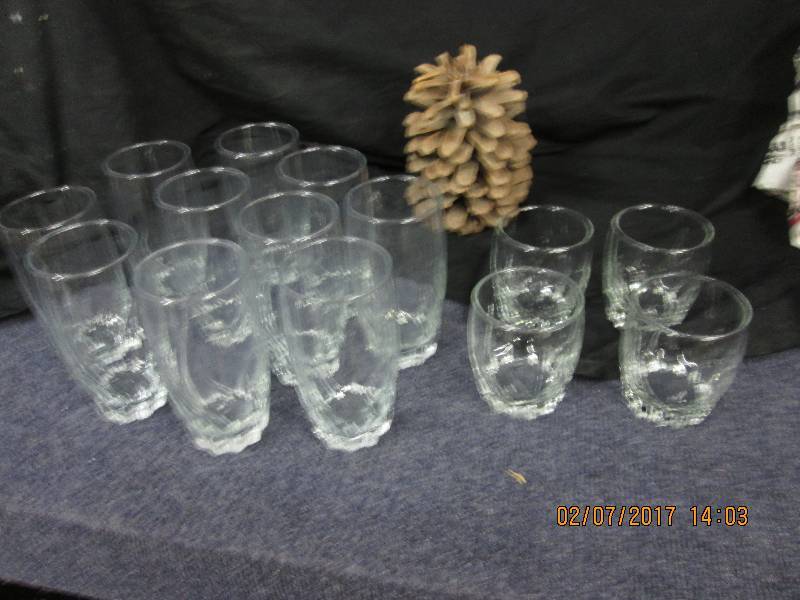 lot 12 image: Set of 10 large glass tumblers, Set...