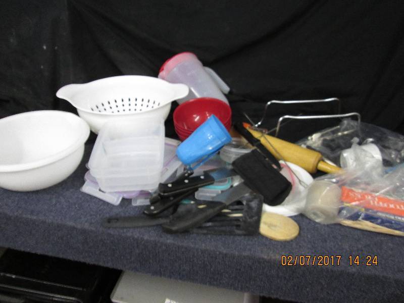 lot 15 image: Mixed Kitchen Lot, storage containe...