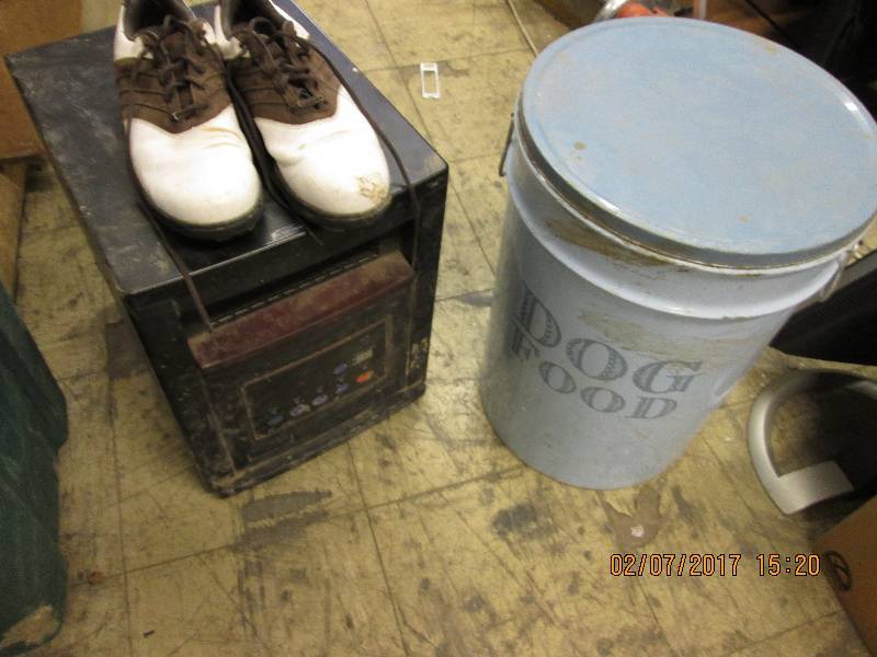 lot 25 image: Mixed Lot Heater, Dog Food Tin, Si...