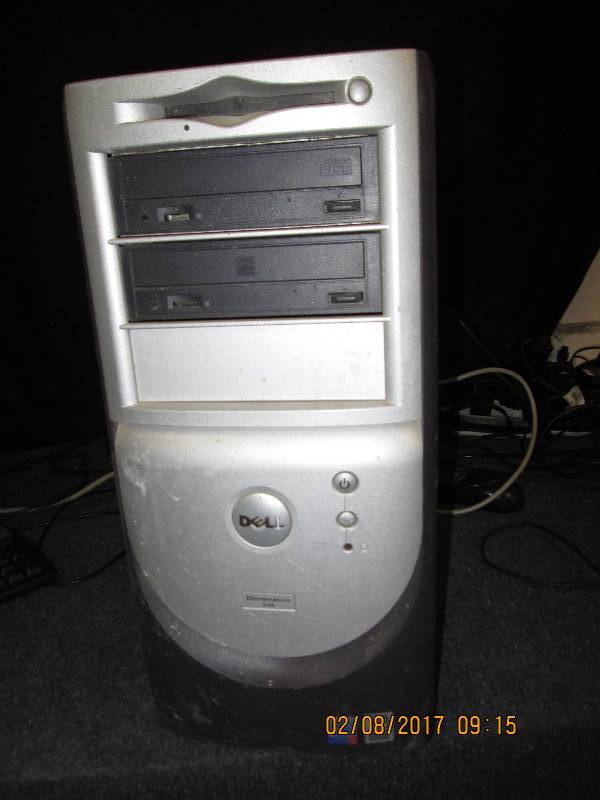 lot 56 image: Dell Dimension 8100 PC only, no har...
