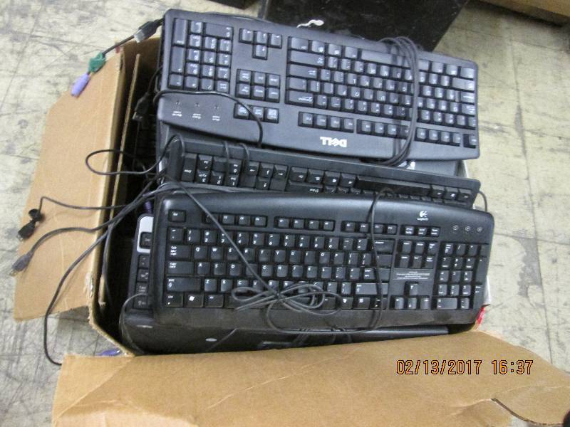 lot 80 image: Extra Large Lot of Assorted Keyboar...