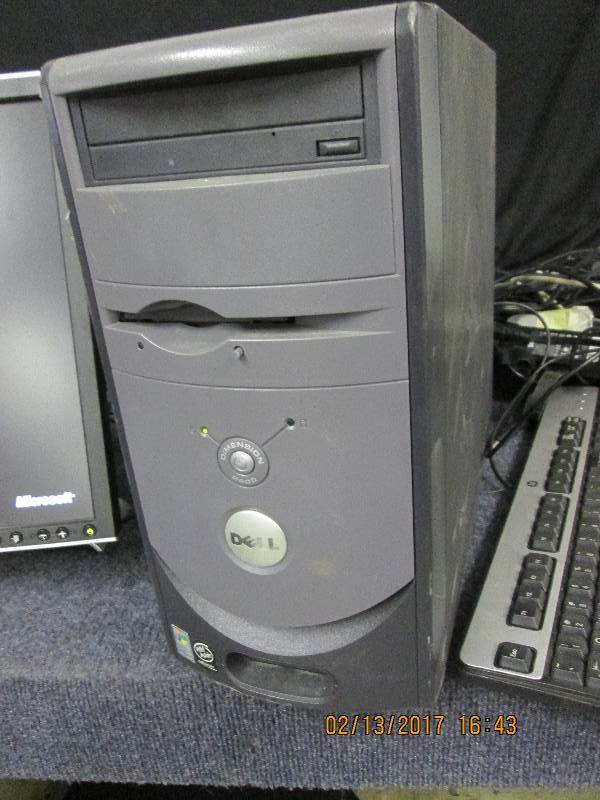lot 82 image: Dell Dimension 2400 PC only, boots ...