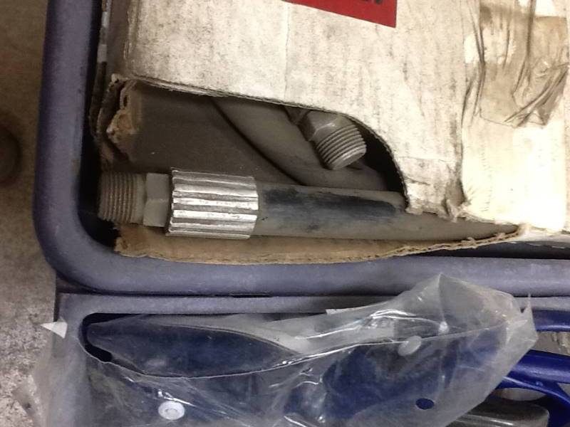 lot 4 image: 2 Hydraulic Hose Assemblies-38 x 72
