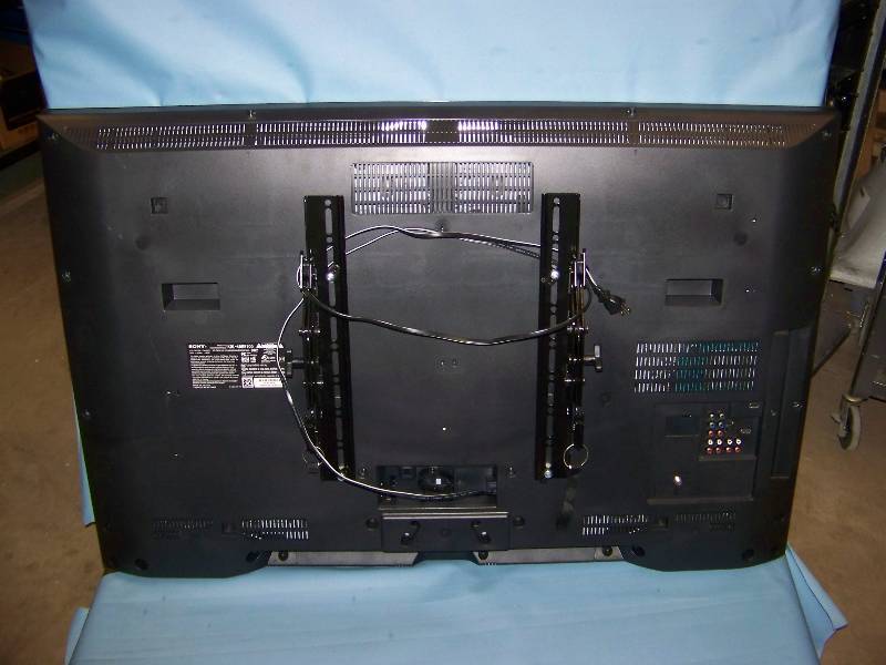 lot 7 image: 46, Sony, LCD, HDTV  Television with Remote Control and Wall Mount