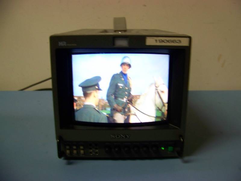 lot 102 image: Sony, 8, Professional Color Video Monitor