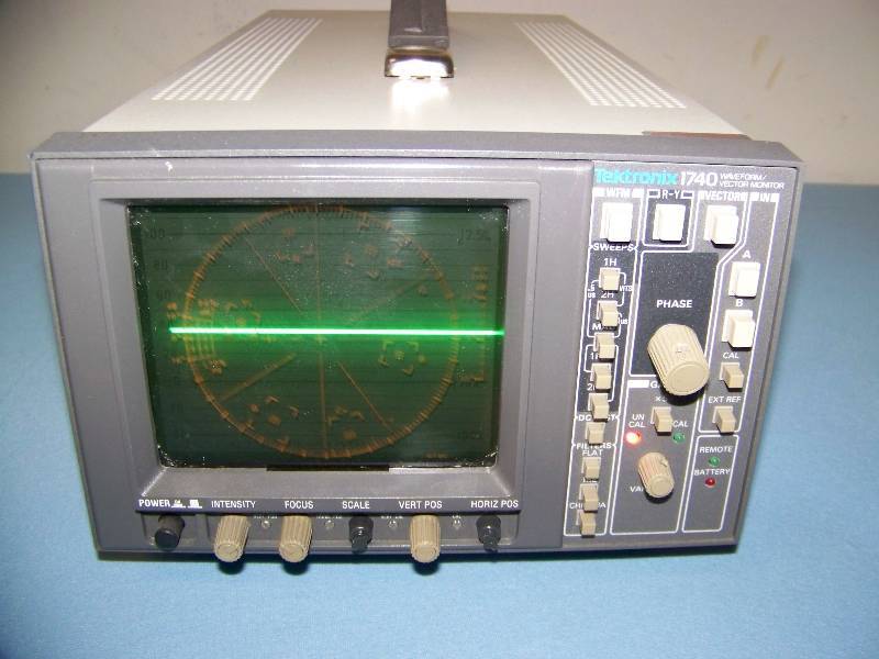 lot 104 image: Tektronix, Analog Waveform  Vector Monitor