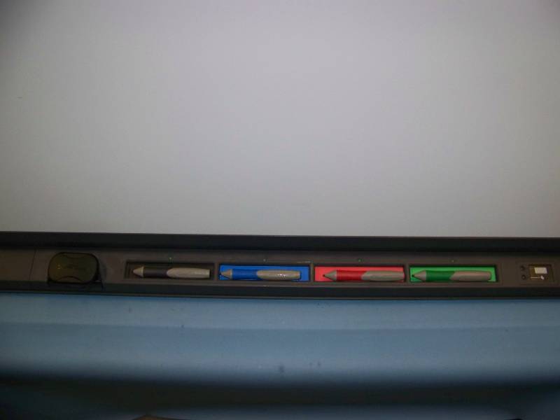 lot 100 image: SMARTBoard, Interactive White Board with Pens and Erasor