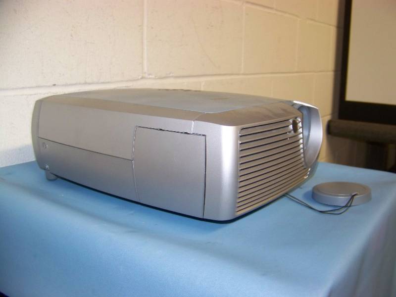 lot 19 image: InFocus, X3, LCD Projector
