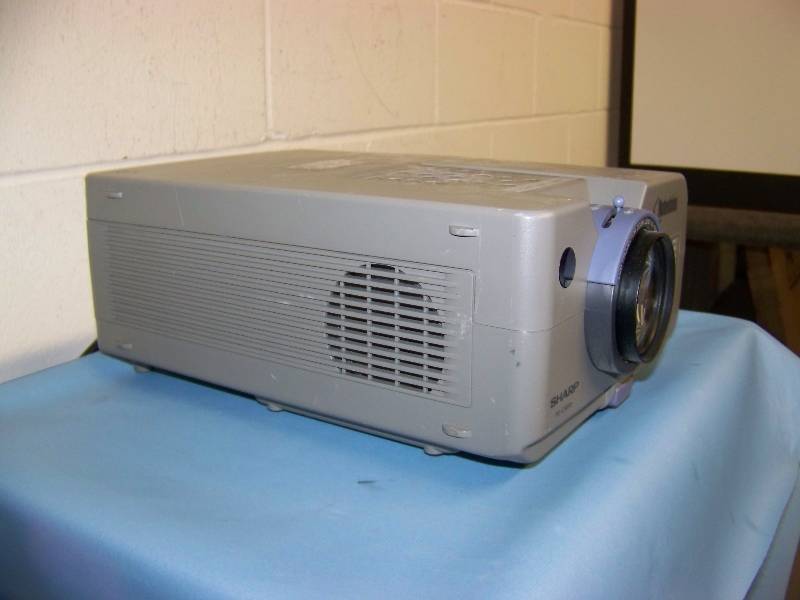 lot 18 image: Sharp, PG-C30XU, LCD Projector