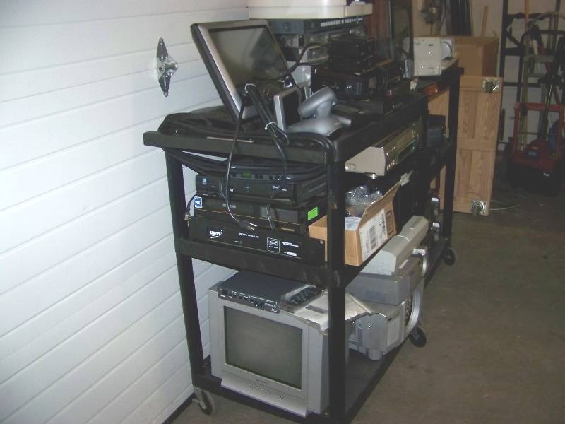 lot 128 image: Miscellaneous lot of Audio  Video items for PARTS  REPAIR