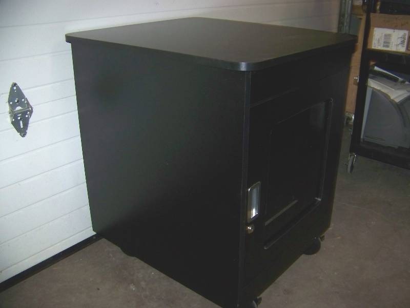 lot 121 image: Equipment Rack  Cart on Wheels with Keys, Built-In Fans and Rack Shelves