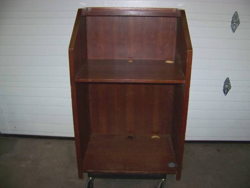 lot 125 image: Stand-up Podium  Lecturn on Wheels