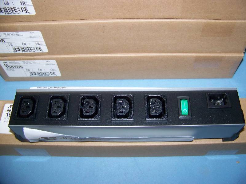 lot 113 image: (6) Hammond Manufacturing, 5 Outlet, International Grade, Power Strips - NEW