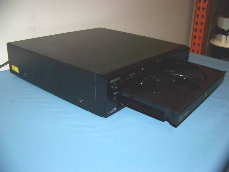 lot 83 image: Sony, 5-Disc, DVD  CD Player with Remote Control