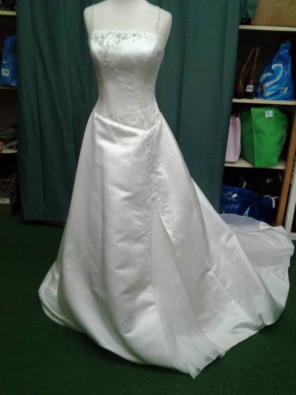 Ashley Jordan Ivory Size 12