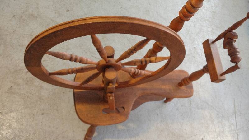 Spinning wheel lamp