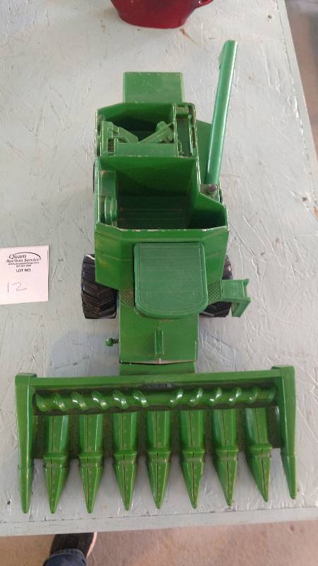 John Deere Metal combine model