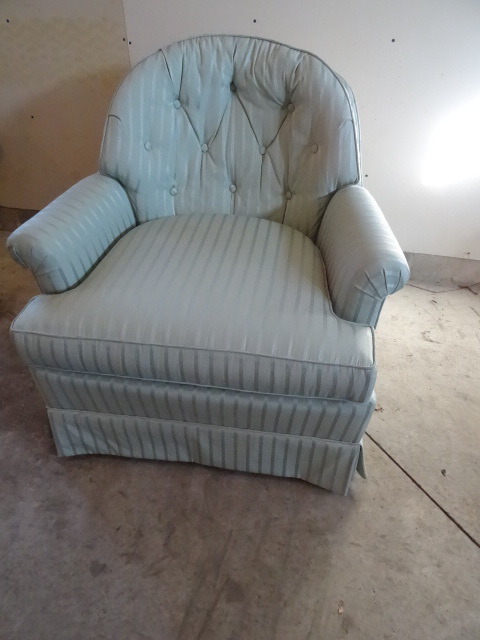 lot 7 image: Sherill furniture cushioned chair...