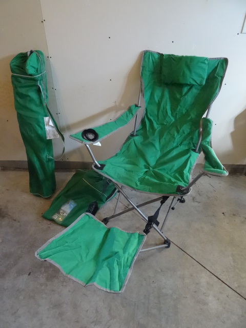 lot 16 image: 2 fold up camping lounge chairs. Gr...