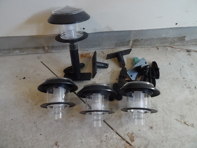 lot 18 image: 4 solar path lights. With accessori...