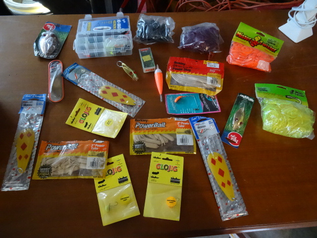 lot 24 image: Large variety of misc fishing tackl...