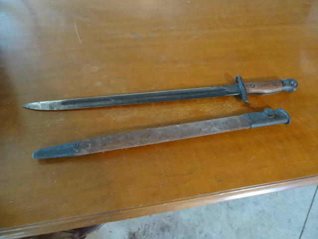 lot 27 image: Vintage Lee Enfield Bayonet. Brits ...