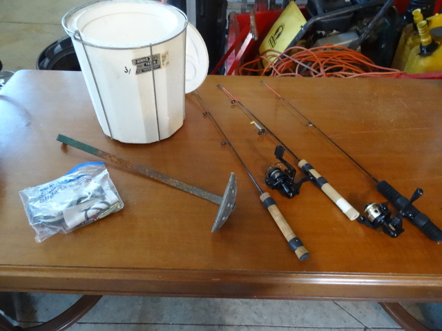 lot 31 image: Minow bucket and ice fishing reels...