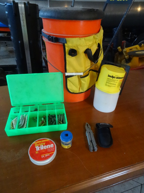 lot 32 image: Ice fishing bucket. Minnow bucket. ...
