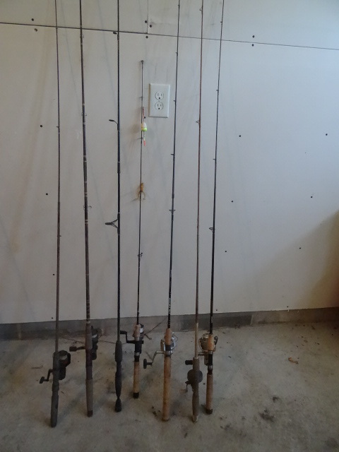 lot 35 image: 6 misc fishing reels and rods...
