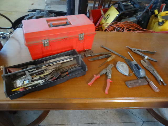 lot 41 image: Tool box and misc hand tools...
