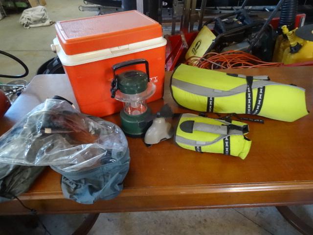 lot 44 image: Battery lantern. Lunch cooler. Dog ...