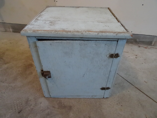 lot 45 image: Wood cabinet with misc nails and sc...