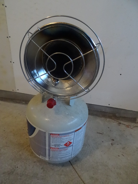 lot 46 image: 20 lb propane tank with radiant hea...
