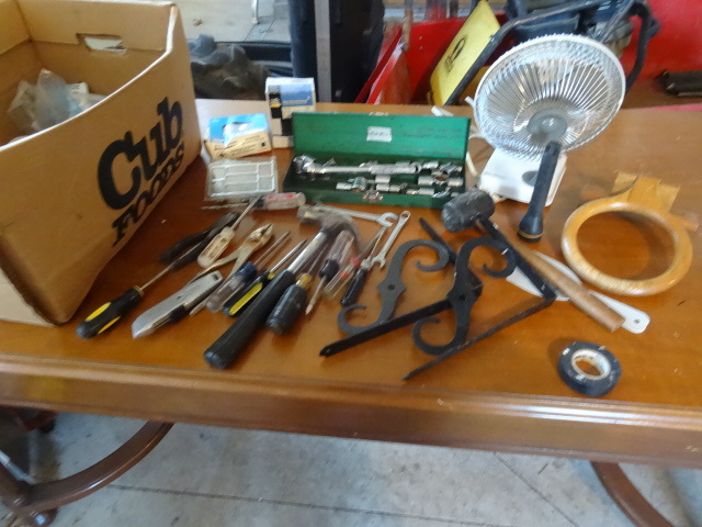 lot 71 image: Misc tools and hardware. Fan. Shelf...