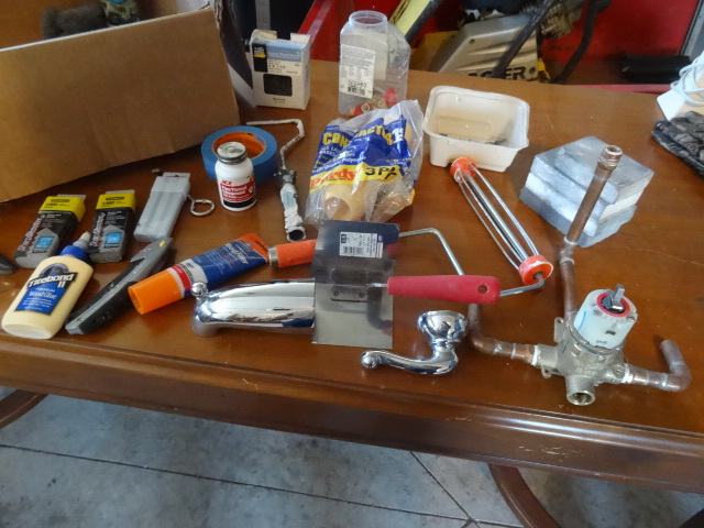 lot 72 image: Misc tools and hardware....
