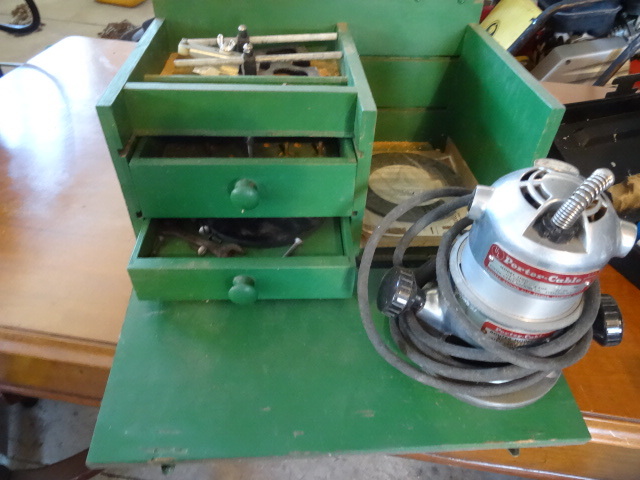lot 76 image: Porter Cable model 1100 router with...