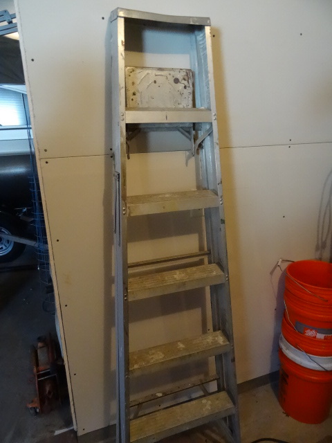 lot 79 image: Keller #926 aluminum step ladder. 6...