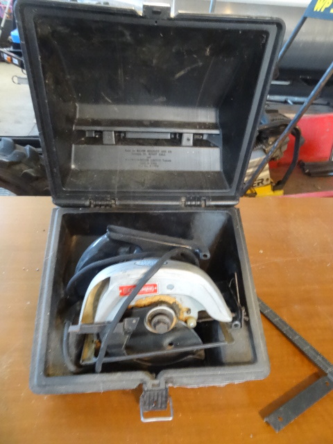 lot 84 image: 7 14 Craftsman circular saw....