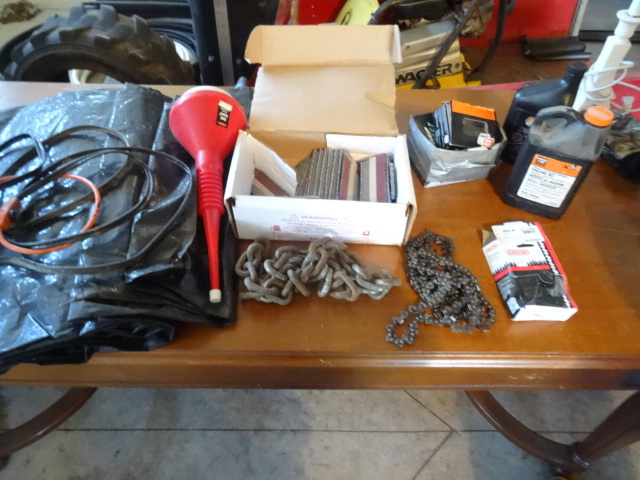 lot 90 image: Poly. Chain. Chain saw chains. Heat...