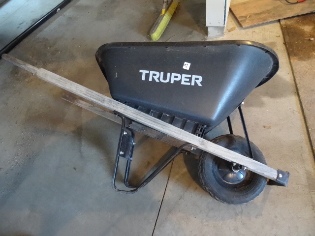 lot 92 image: Truper poly tub wheel barrow. Pneum...