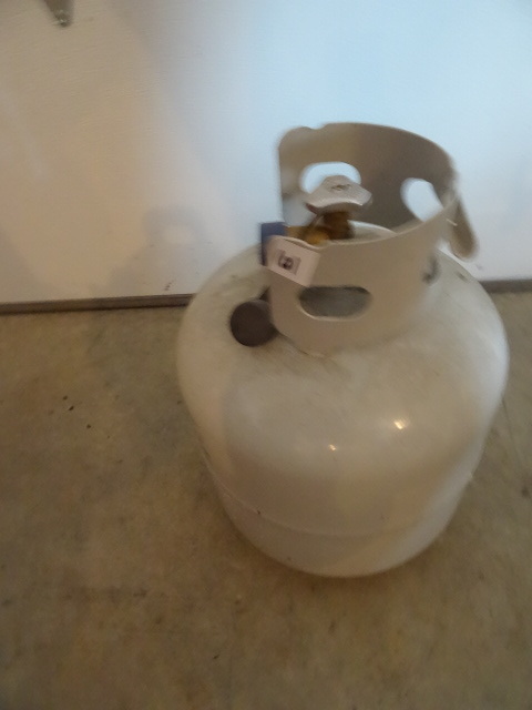 lot 101 image: 20 lb propane tank. New style...