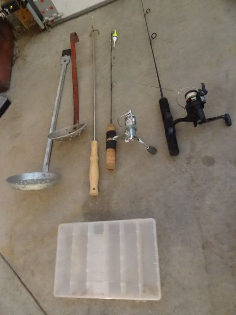 lot 114 image: 2 ice fishing reels. Fish hook. Hol...