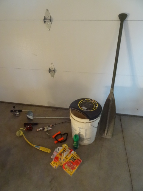lot 115 image: Ice fishing bucket. 3 ice fishing r...