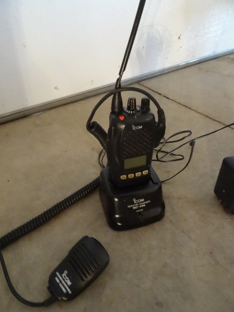 lot 122 image: Icom hand held 2 way radio with ext...