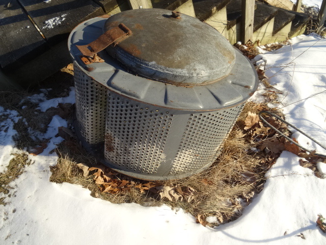 lot 131 image: Home made fish holder. Put in water...
