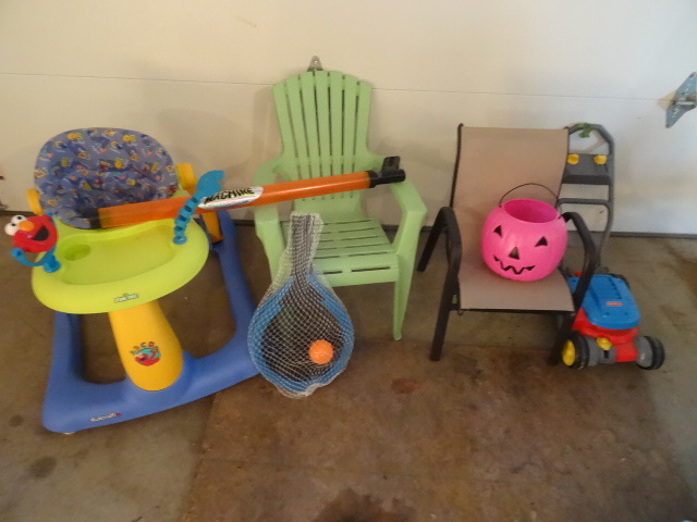 lot 132 image: Kolcraft infant walker. Stream mach...